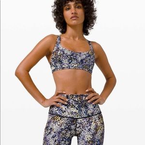 Lululemon Free To be Wild Floral Metropolis Size 6